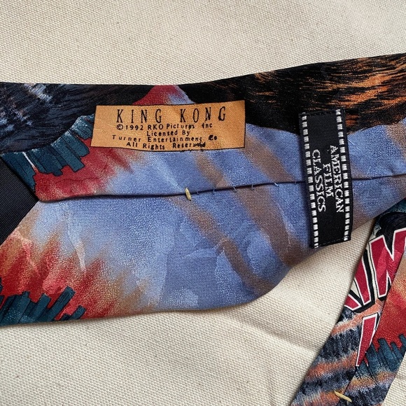1992 King Kong Graphic Novelty Necktie - Blue and Brown - Vintage OSFM Film - Picture 4 of 4